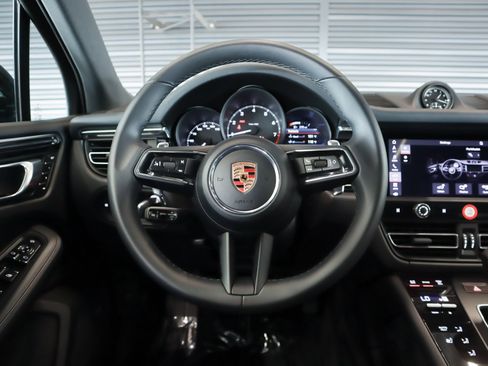 Used 2026 Porsche Macan image 13