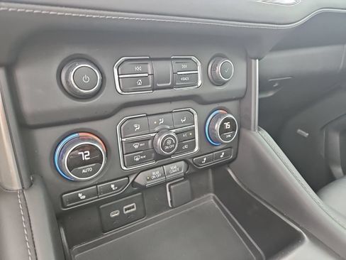 Used 2022 Chevrolet Suburban LT w/ LT Signature Package AWD/4WD image 25