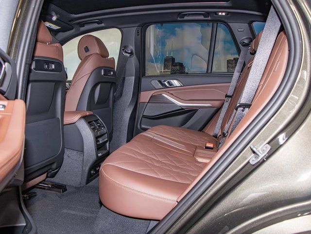 Used 2026 BMW X5 xDrive40i w/ M Sport Package AWD/4WD image 22