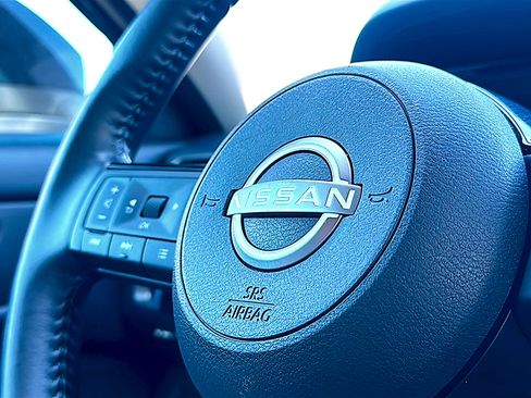 Used 2024 Nissan Pathfinder SL w/ SL Premium Package FWD image 32