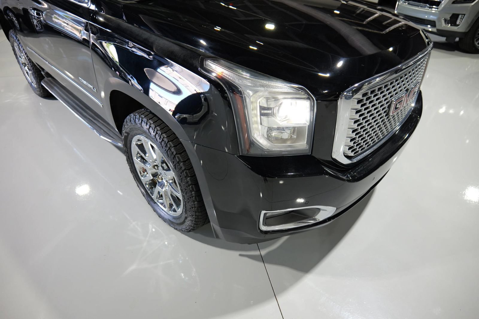 Used 2017 GMC Yukon Denali w/ Open Road Package AWD/4WD image 8