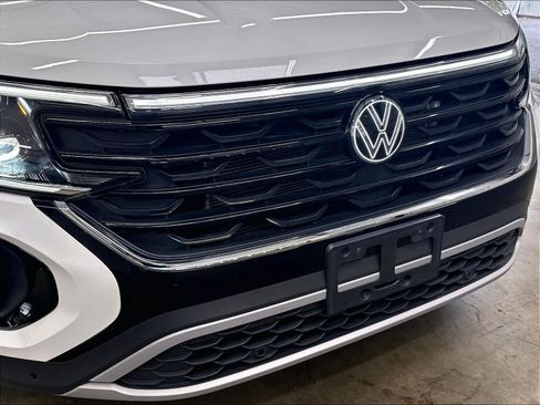 Used 2024 Volkswagen Atlas Cross Sport SE w/ Panoramic Sunroof Package FWD image 35