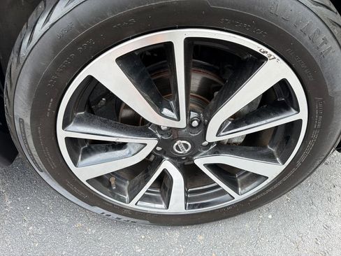 Used 2019 Nissan Rogue SL w/ Premium Package AWD/4WD image 19
