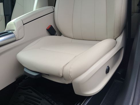 Used 2025 Mercedes-Benz GLA 250 4MATIC image 15