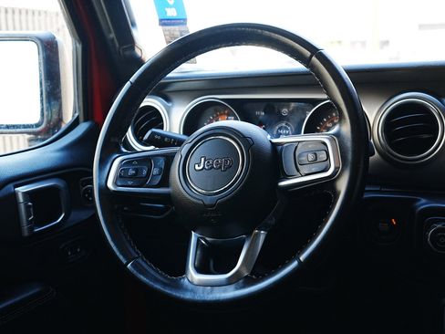 Used 2020 Jeep Wrangler Unlimited Sahara image 17