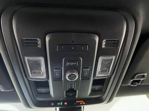 Used 2022 GMC Yukon XL Denali image 44