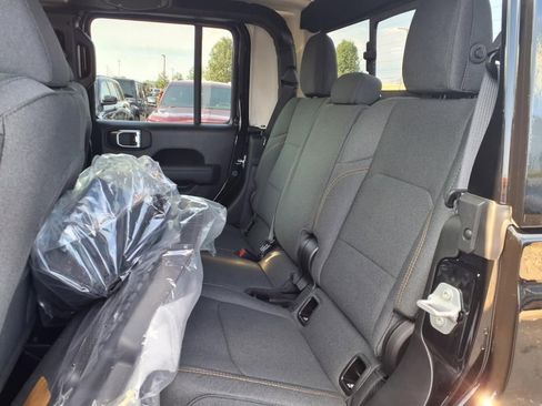 New 2025 Jeep Gladiator Sport image 37