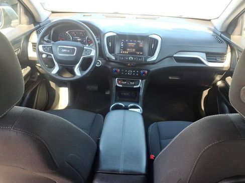 Used 2024 GMC Terrain SLE w/ Driver Convenience Package FWD image 10