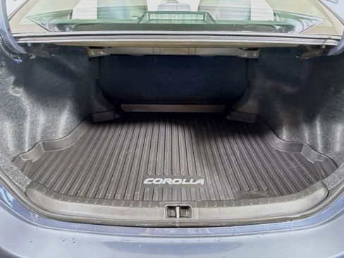 Used 2018 Toyota Corolla LE image 24