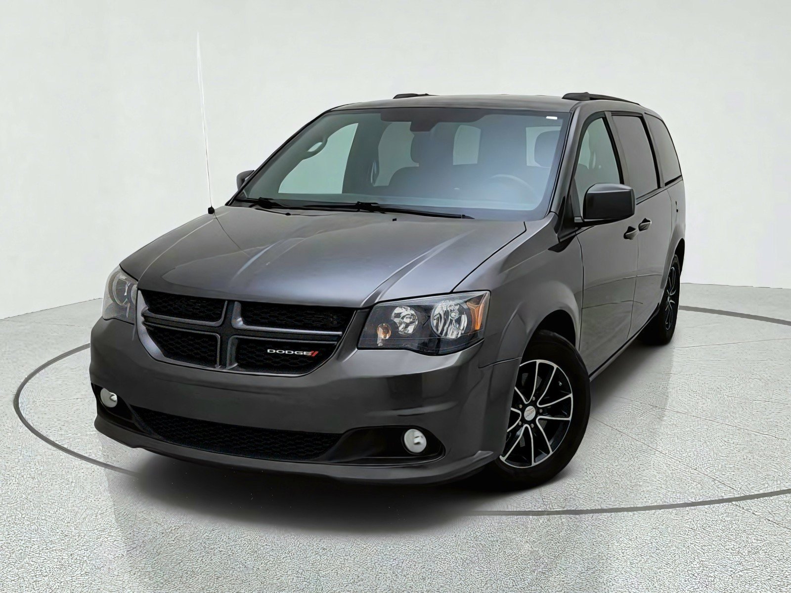 Used 2019 Dodge Grand Caravan GT FWD image 2