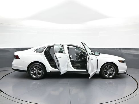 Certified 2023 Honda Accord EX image 42