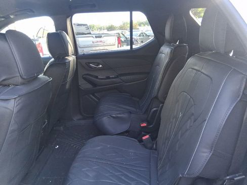 Used 2022 Chevrolet Traverse LT FWD image 14