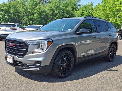 Used 2023 GMC Terrain SLT w/ Elevation Edition FWD image 3