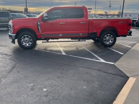 Used 2023 Ford F250 Lariat w/ Chrome Package image 3