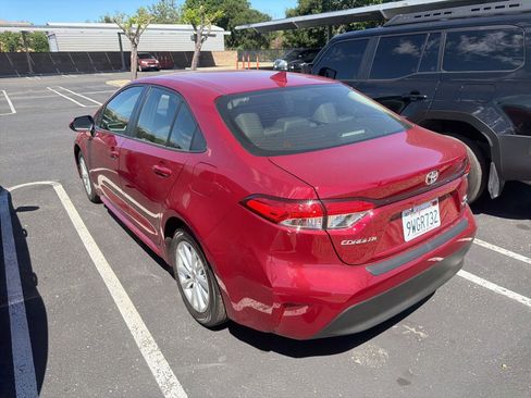 Used 2026 Toyota Corolla LE w/ LE Premium Package image 5