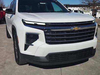 Used 2025 Chevrolet Traverse LT