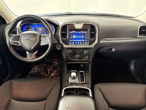 Used 2019 Chrysler 300 Touring w/ Chrome Appearance Package RWD image 39