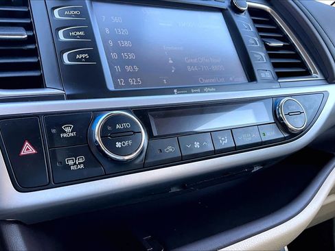 Used 2017 Toyota Highlander XLE image 34