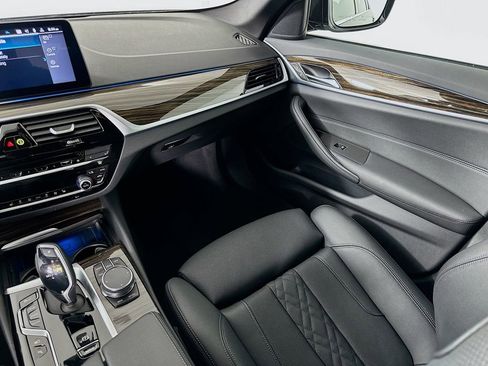 Used 2023 BMW 530e w/ Convenience Package image 24