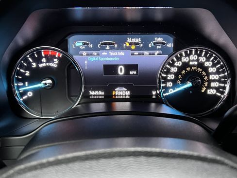 Used 2022 Ford F350 Platinum w/ Tremor Off-Road Package image 27