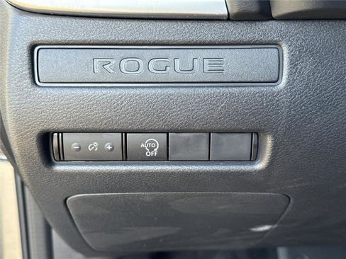 Used 2025 Nissan Rogue S FWD image 11