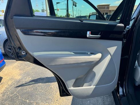 Used 2015 Kia Sorento LX image 16