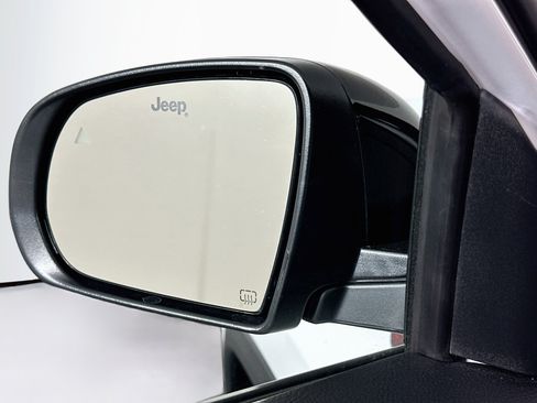 Used 2025 Jeep Compass Trailhawk AWD/4WD image 16