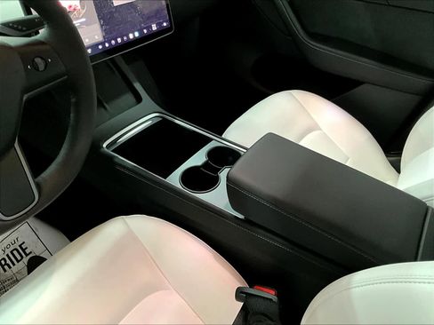 Used 2023 Tesla Model Y Performance image 19