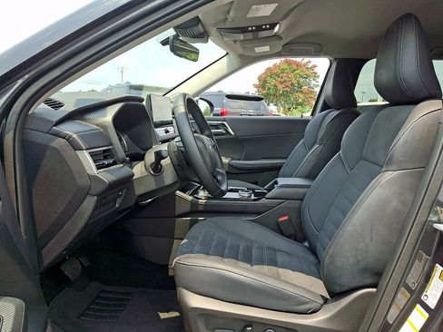 Used 2025 Mitsubishi Outlander SE AWD/4WD image 13