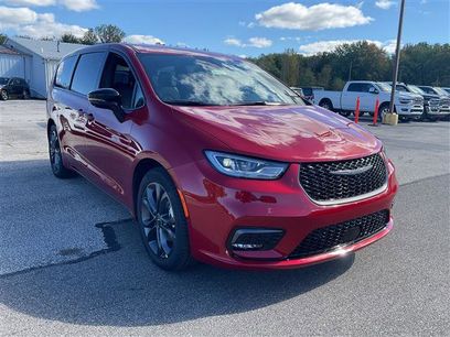 New 2026 Chrysler Pacifica Select