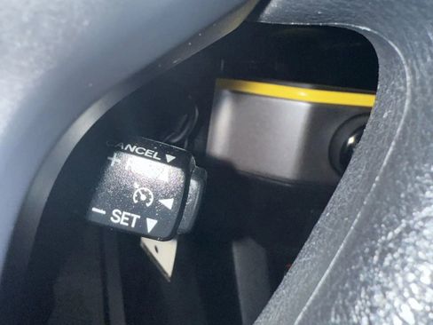 Used 2017 Toyota Tacoma SR image 19