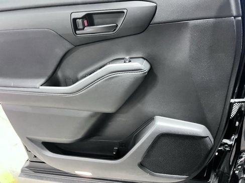 Used 2024 Toyota Highlander LE image 23