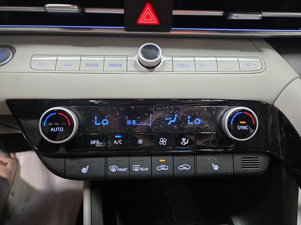 Used 2024 Hyundai Elantra Limited FWD image 39