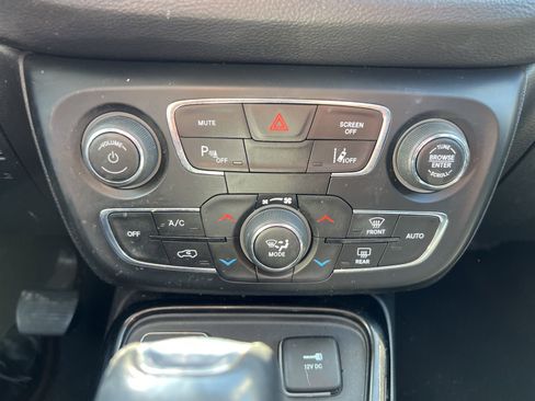 Used 2021 Jeep Compass Limited image 14