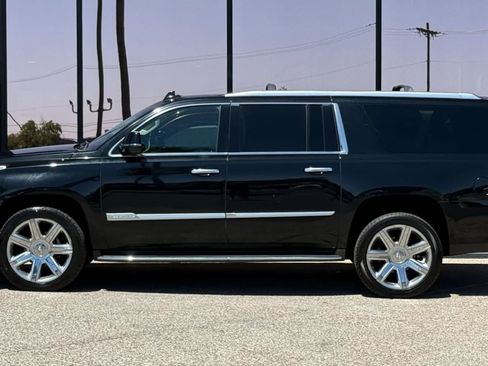 Used 2019 Cadillac Escalade ESV Luxury RWD image 5