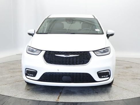 Certified 2023 Chrysler Pacifica Touring-L FWD image 11