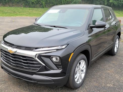 New 2026 Chevrolet TrailBlazer LS w/ LS Convenience Package FWD image 3