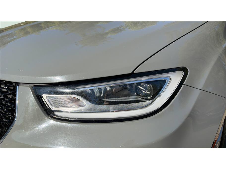 Used 2025 Chrysler Pacifica Select FWD image 10
