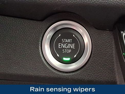 Used 2025 Chevrolet Traverse RS image 29