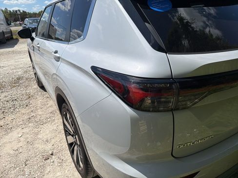 Used 2025 Mitsubishi Outlander SE image 8