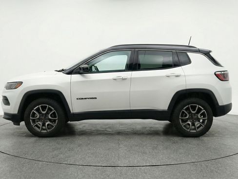 Used 2025 Jeep Compass Trailhawk AWD/4WD image 5
