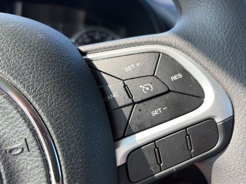 Used 2023 Jeep Renegade Latitude AWD/4WD image 10