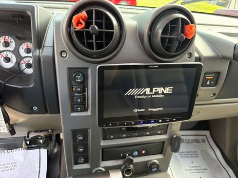 Used 2004 HUMMER H2 w/ Preferred Equipment Group AWD/4WD image 18