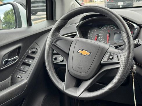 Used 2017 Chevrolet Trax LS AWD/4WD image 13