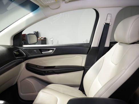 Used 2017 Ford Edge Titanium w/ Technology Package image 16