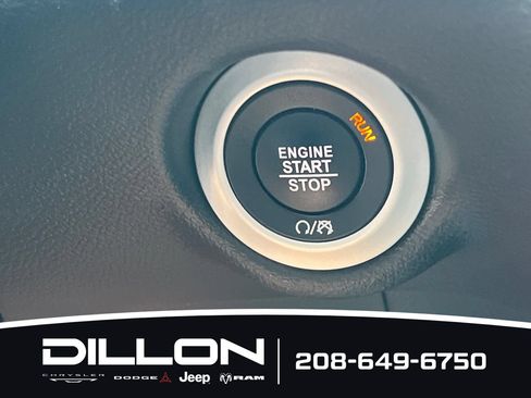 Used 2025 Chrysler Pacifica Select FWD image 23