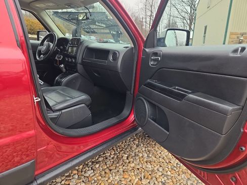 Used 2016 Jeep Patriot High Altitude image 23