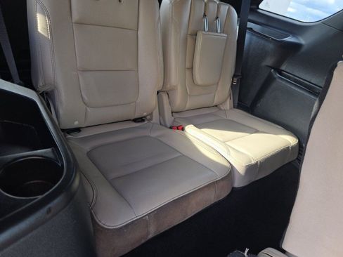 Used 2018 Ford Explorer XLT w/ Equipment Group 202A FWD image 9