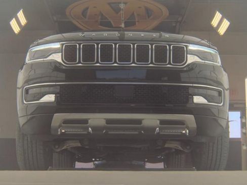 Used 2024 Jeep Wagoneer Series III image 4