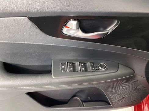 Used 2019 Kia Forte S w/ S Premium Package image 11